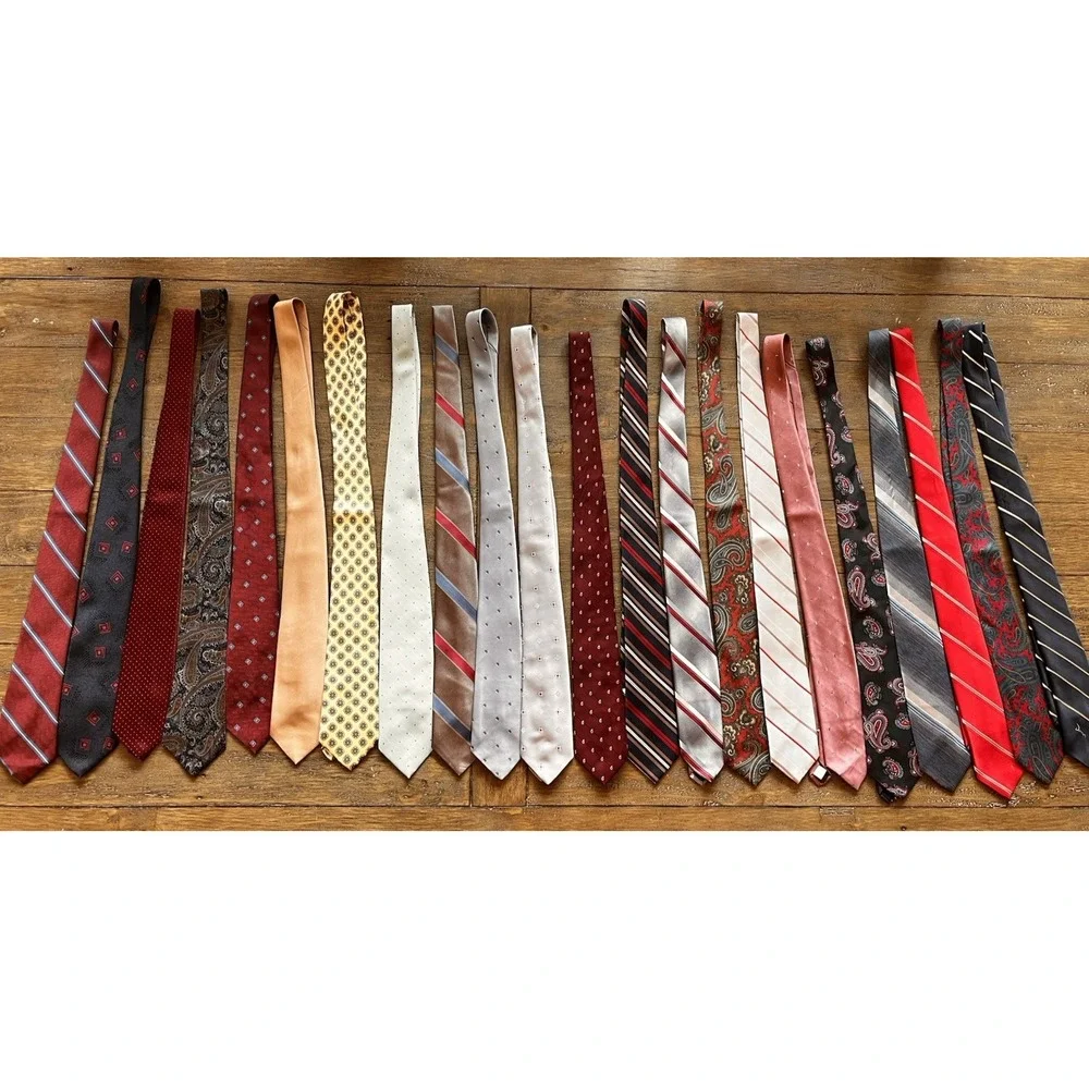 Vintage Mens Neck Ties LOT OF 22 - Van Heusen, Wembley, Damon & More Classic